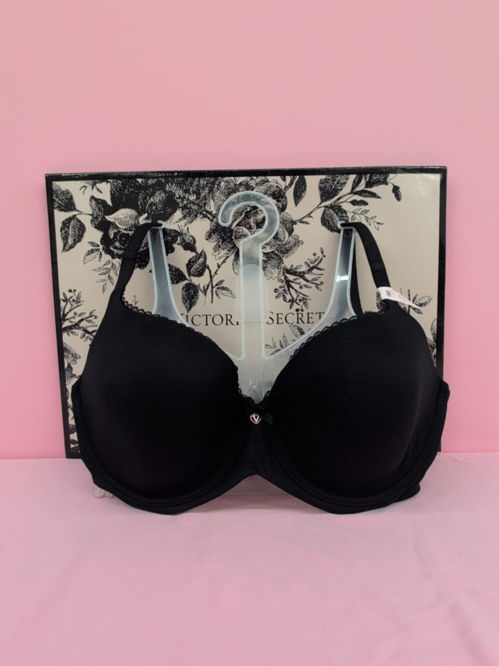 Victoria's Secret Body Lightly Lined Smooth Demi Bra 32DDD Black NWT